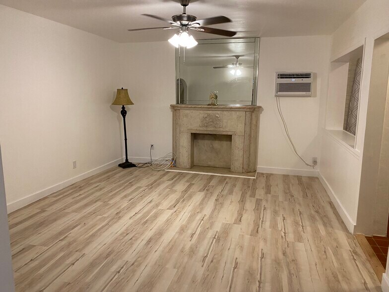 Building Photo - 1588 NE 110th St