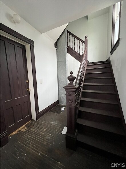 Building Photo - 229 Kellogg St