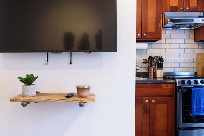 Building Photo - 69 Clinton St