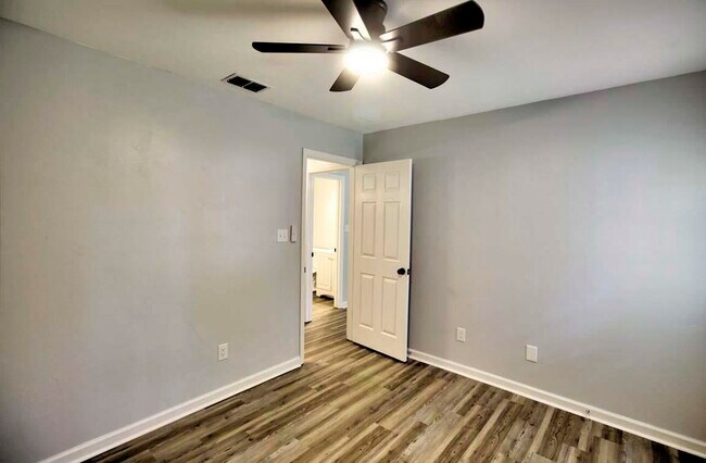 Building Photo - 425 High Point Ln