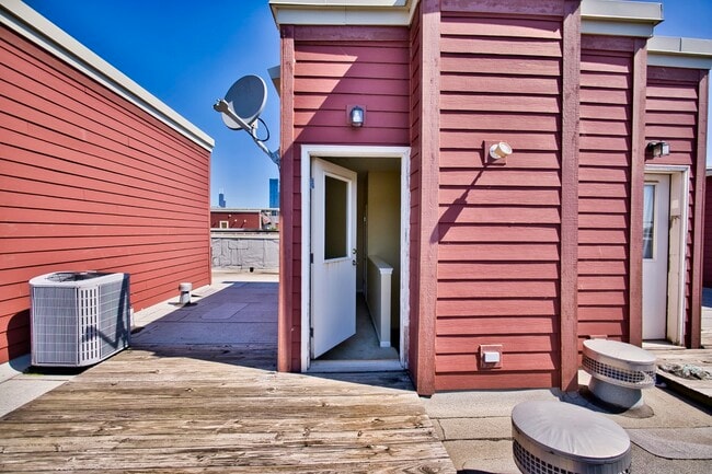 Building Photo - 353 E Eastgate Pl