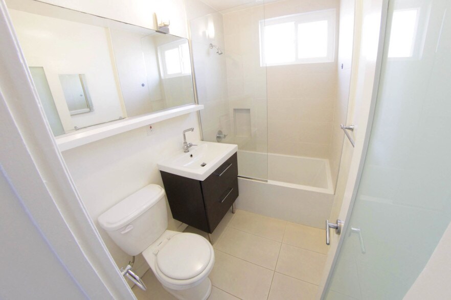Updated full bathroom - 510 Pacific Ave