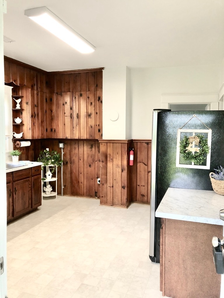 Large Kitchen w/Laundry Hookups - 2205 Mayflower Dr