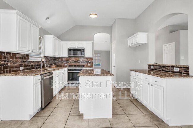 Building Photo - 2827 Rosewood Blvd