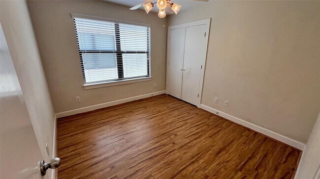 Building Photo - 2710 Hullsmith Dr