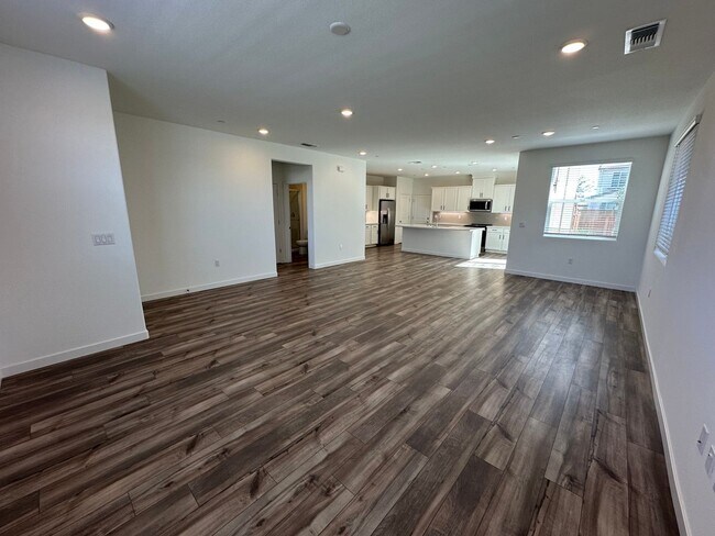 Building Photo - Stunning, Sun-Drenched 4BR + Loft Home in Lakeview – Loaded with Premium Upgrades!