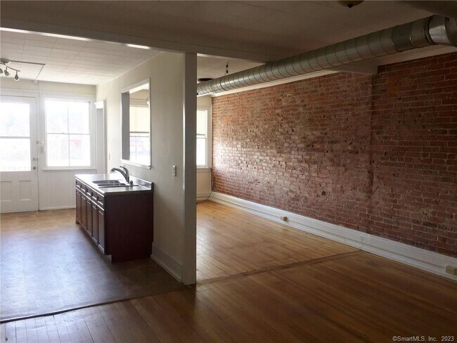Building Photo - 37 Water St