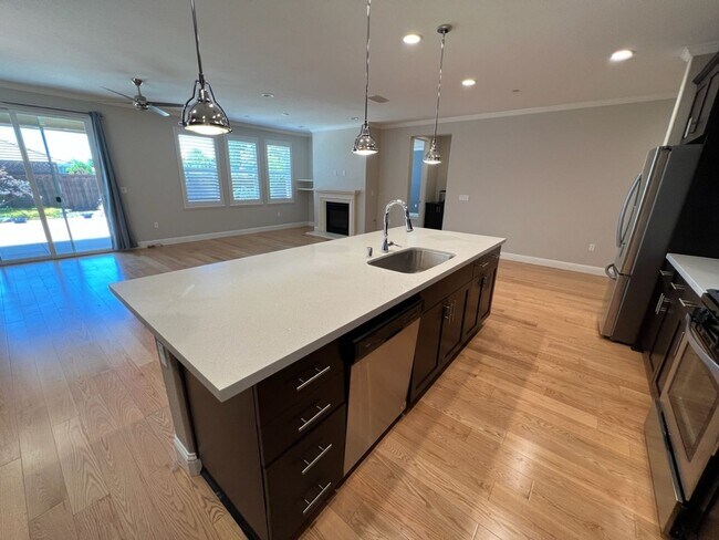 Building Photo - Newer single story home located in desirab...