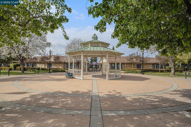 Building Photo - 1124 Europena Dr