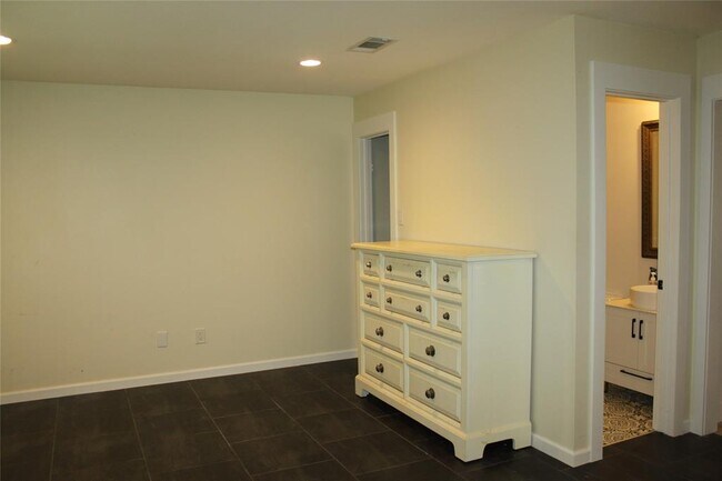 Building Photo - 514 Rozelle Ave