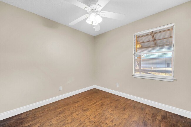 Building Photo - 309 Harris Rd NE