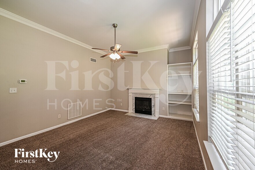 Building Photo - 6015 Forest Pond Dr