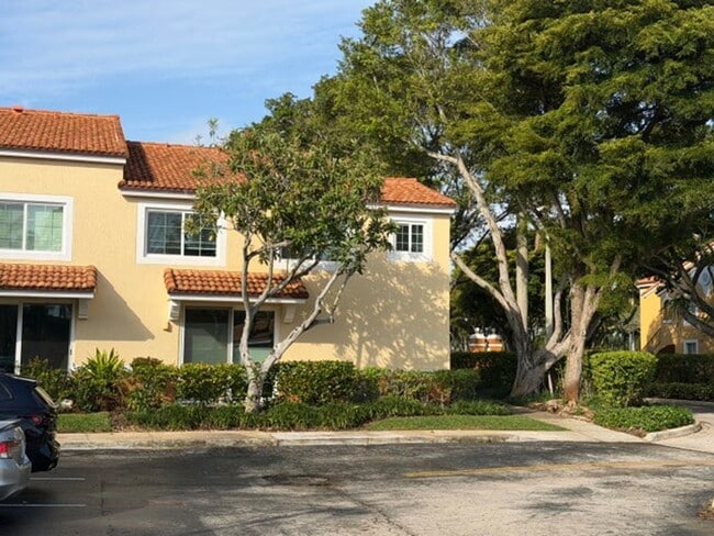 Building Photo - 117 Yacht Club Way