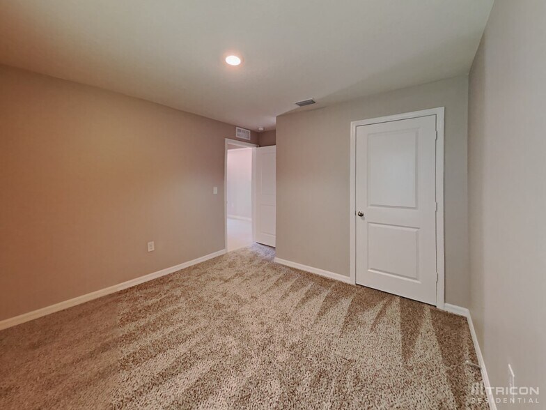 Building Photo - 2007 12th St SE