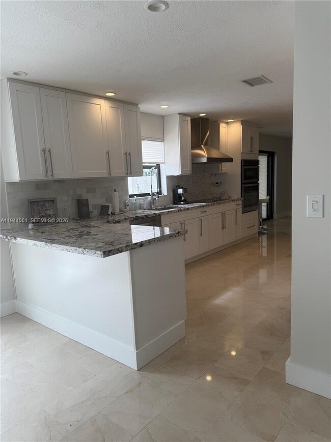 Building Photo - 9300 SW 7th Ln