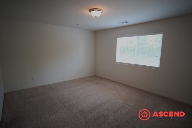 Building Photo - Stunning 4 Bed, 2.5 Bath Home with Pool Access | Southwest Bakersfield