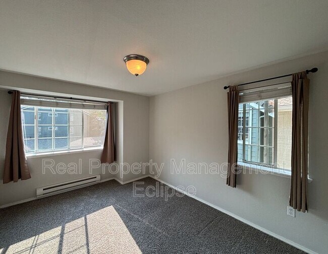 Building Photo - 15433 Country Club Dr