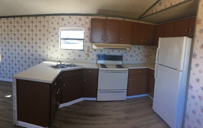 Building Photo - Newly remodeled 2 BDR / 2 BA Home