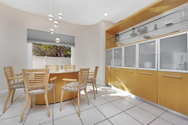 Building Photo - 54 Matlock St