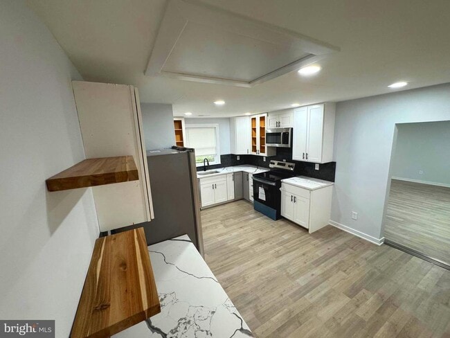 Building Photo - 203 Henson Rd