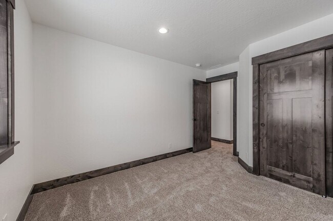 Building Photo - Brand New 3 bed 2.5 townhome