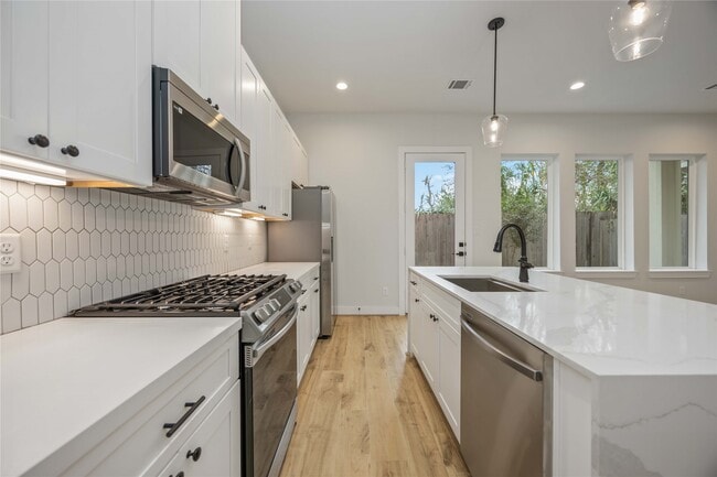 Building Photo - 6119 Campos Dr