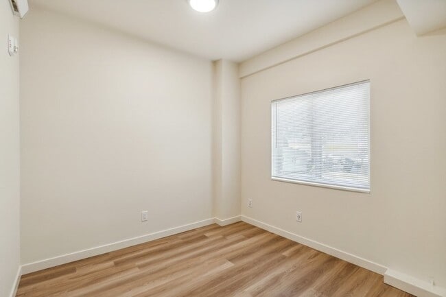 Building Photo - Minor Tower Apartments - Located in Eastlake