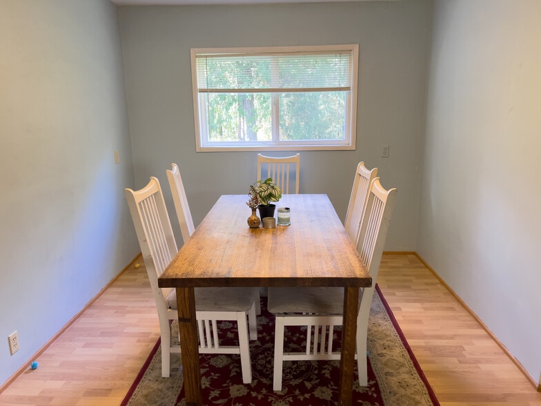 Building Photo - 13355 N Madison Ave NE