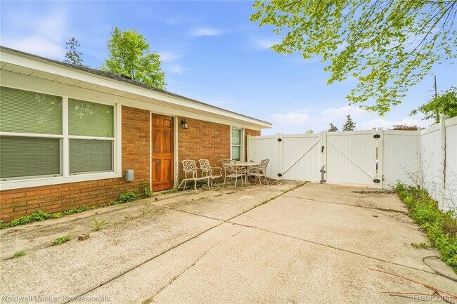 Building Photo - 7841 Haggerty Rd