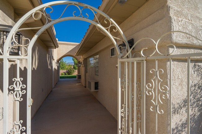 Building Photo - Spacious 6 Bedroom Home with a Balcony!