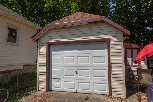 garage - 127 Saude Ave