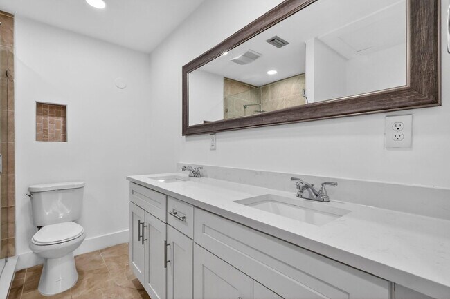 Building Photo - 5093 Privet Pl