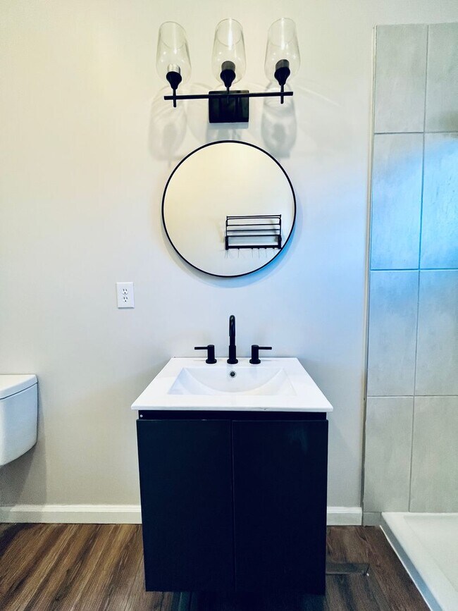 Building Photo - Modern 2BR/2BA with Bonus Room in Germanto...