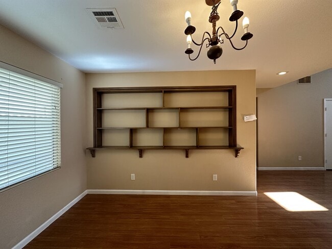 Building Photo - 5537 Spruce Hill Ct