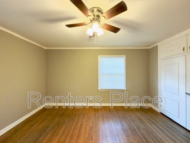 Building Photo - 3315 S Lewis Ave