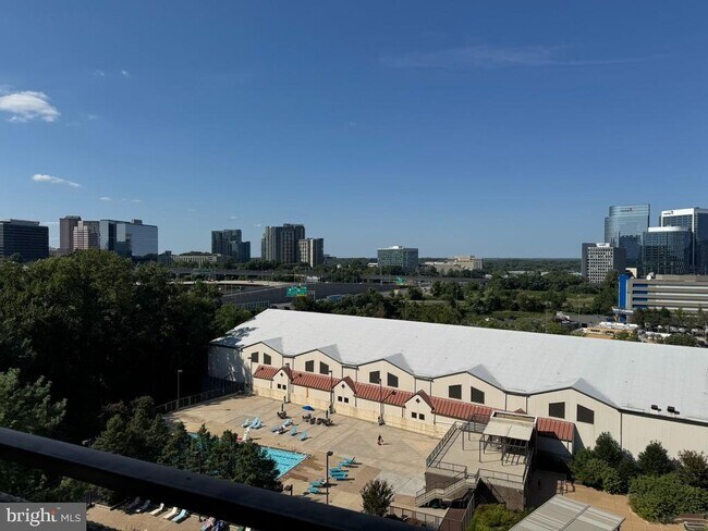 Building Photo - 1800 Old Meadow Rd