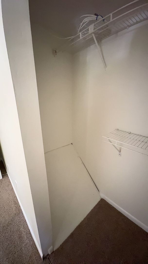 Building Photo - Newly renovated 2 bedroom Townhouse for Re...