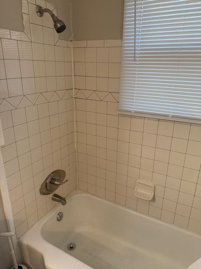 Building Photo - 3 Bedroom 1 Bath for rent