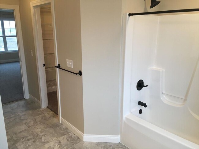 Building Photo - 1206 S Roberto Rd