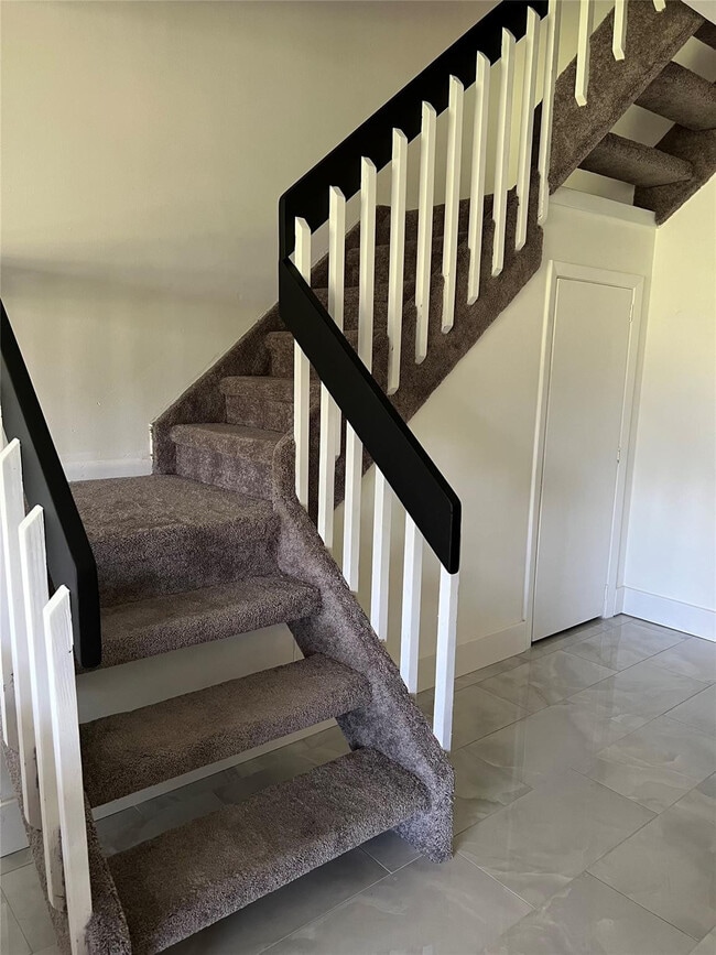 Building Photo - 3331 Carambola Cir S