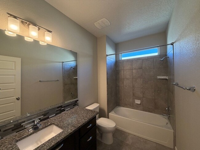 Building Photo - 3 Bedroom Townhome Near Juan Tabo Blvd SE & Four Hills!