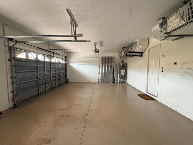 Building Photo - Luxurious 4 Bedroom 3 Bath Lakefront Pool Home W/3-Car Garage