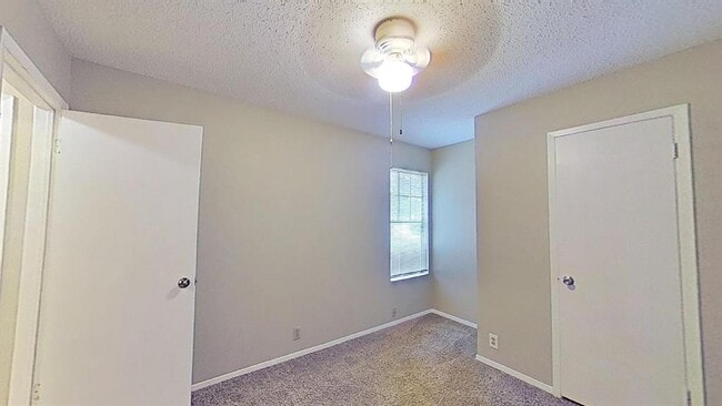 Building Photo - 12406 Deer Falls Dr