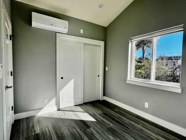 Building Photo - 620 Columbia St