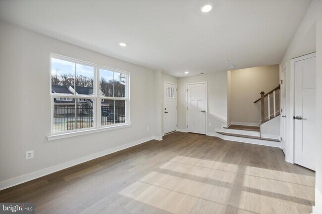 Building Photo - 223 Avalon Dr