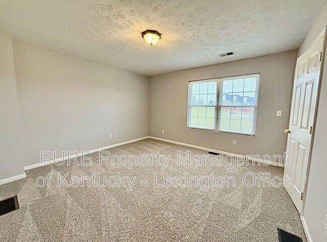 Building Photo - 520 Tomahawk Dr