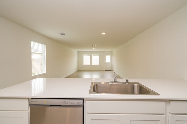 Building Photo - 7907 Meadow Cranesbill Dr