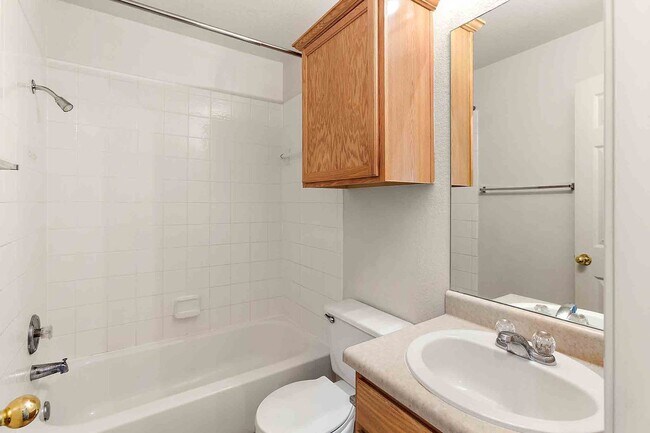 Building Photo - Plum Creek - 3 Bedroom / 2.5 Bathroom Home - 2 Car Garage - Fenced Backyard