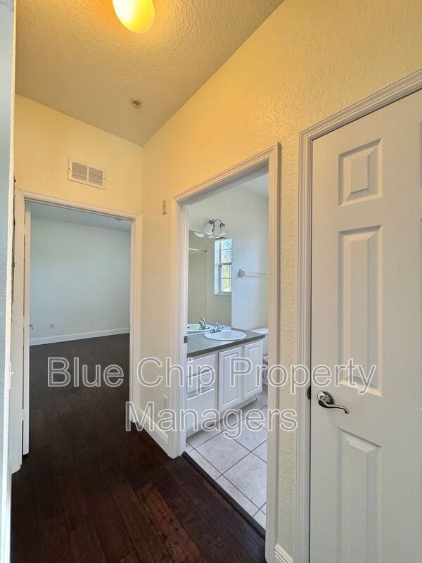 Building Photo - 6402 Cava Alta Dr