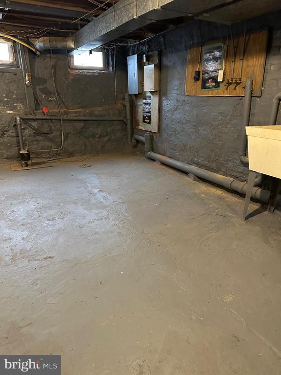 Building Photo - 1242 Forrest St